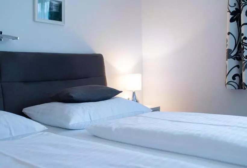 Aamiaismajoitus (B&B) Rooms 73   Helga Bartos