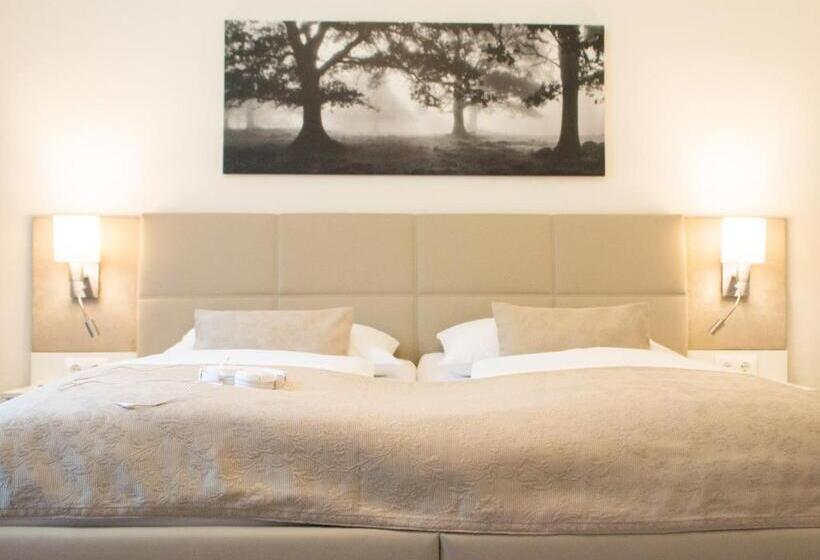 Bed and Breakfast Rooms 73   Helga Bartos