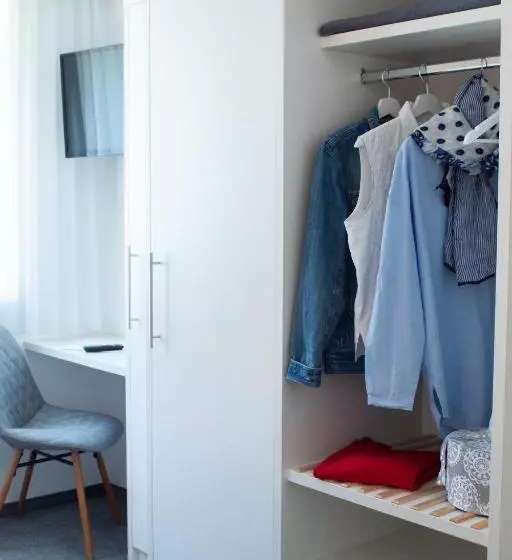 Aamiaismajoitus (B&B) Rooms 73   Helga Bartos