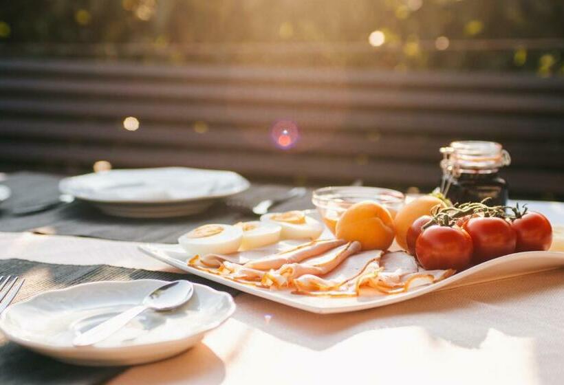 Bed and Breakfast Rooms 73   Helga Bartos