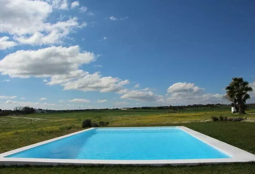 Hotelli Monte Da Azarujinha