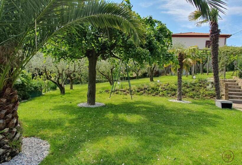 پانسیون Apartment With Seaview And Garden For 6