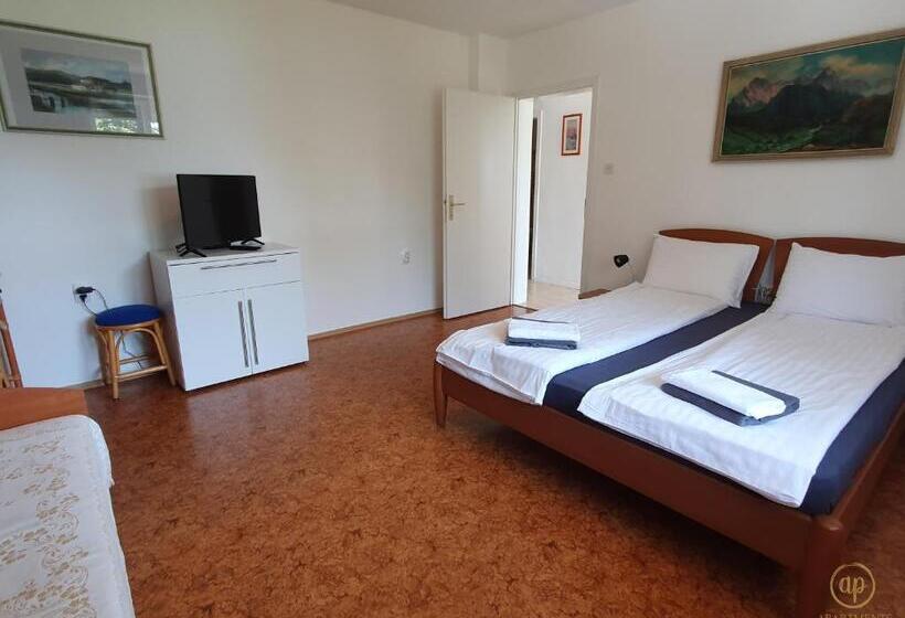 پانسیون Apartment With Seaview And Garden For 6