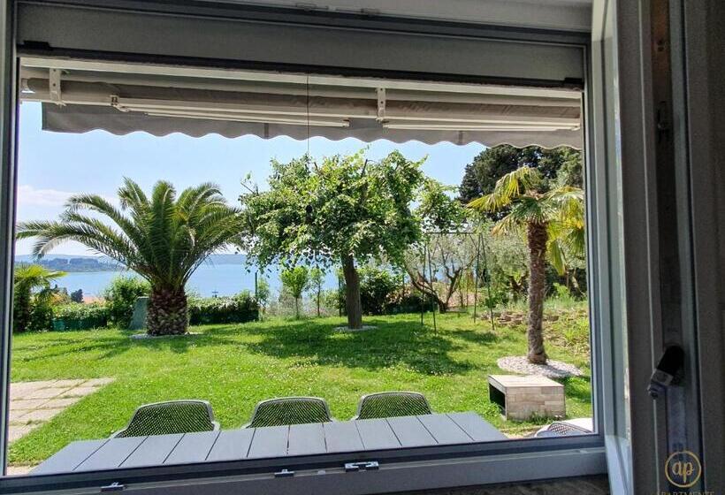 پانسیون Apartment With Seaview And Garden For 6