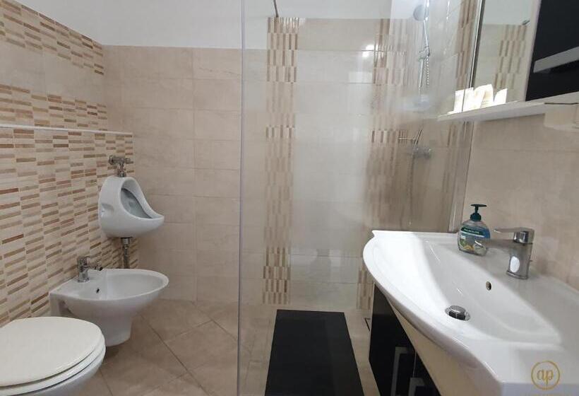 پانسیون Apartment With Seaview And Garden For 6