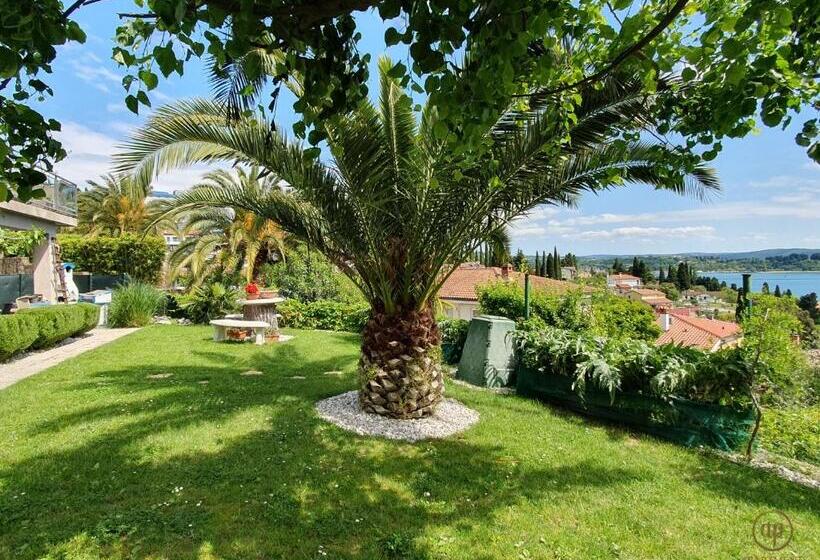 پانسیون Apartment With Seaview And Garden For 6