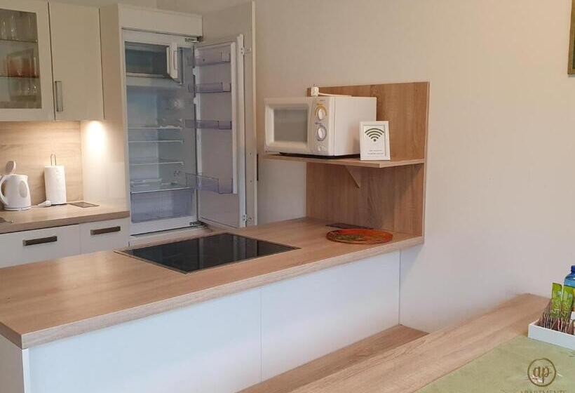 پانسیون Apartment With Seaview And Garden For 6