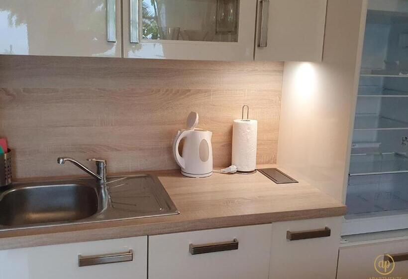 پانسیون Apartment With Seaview And Garden For 6