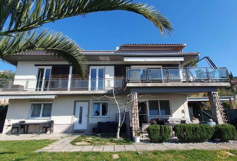 پانسیون Apartment With Seaview And Garden For 6