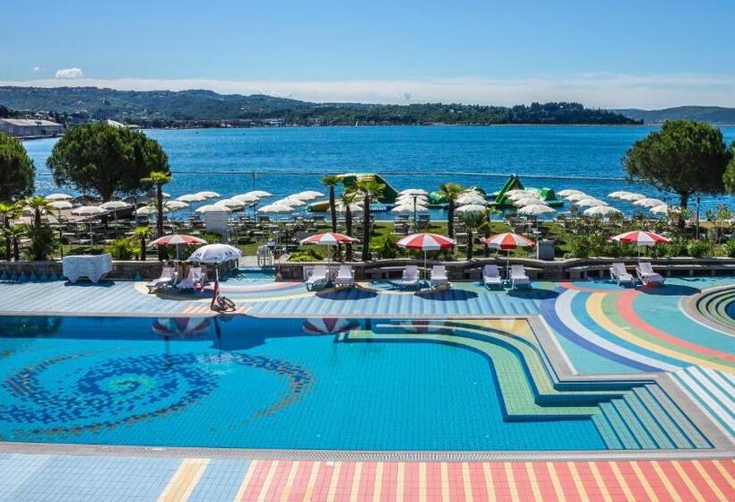 پانسیون Apartment With Seaview And Garden For 6