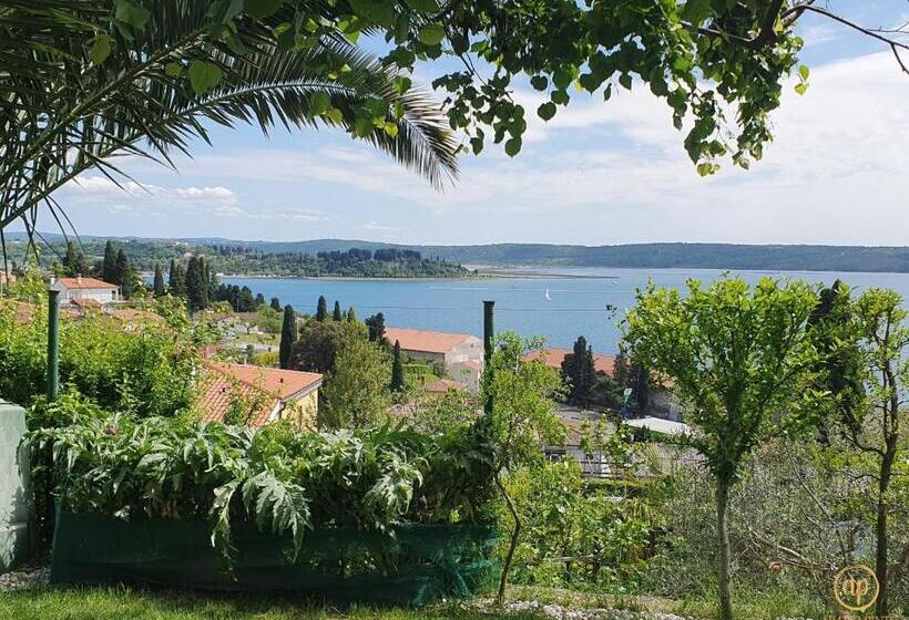 پانسیون Apartment With Seaview And Garden For 6