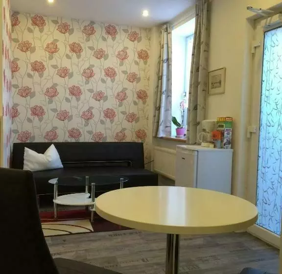 Majatalo Schlafen In Rosengarten