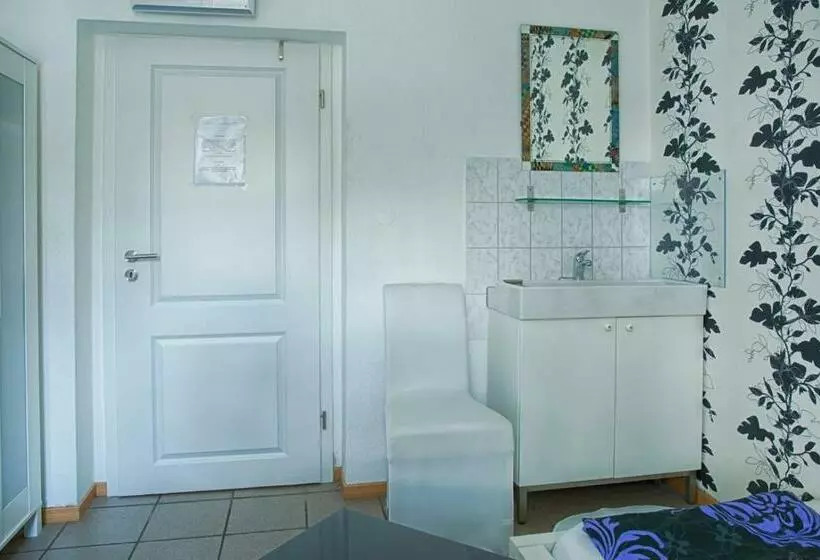 Majatalo Schlafen In Rosengarten