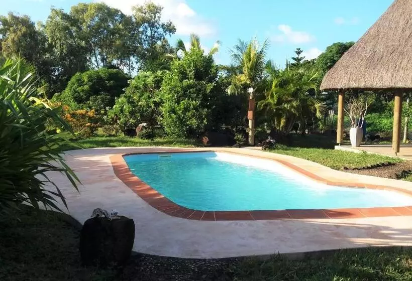 تختخواب و صبحانه La Maison Soleil