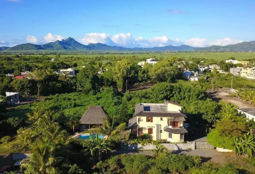 تختخواب و صبحانه La Maison Soleil