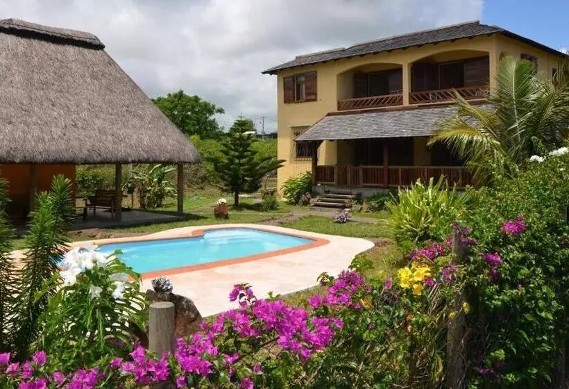 تختخواب و صبحانه La Maison Soleil