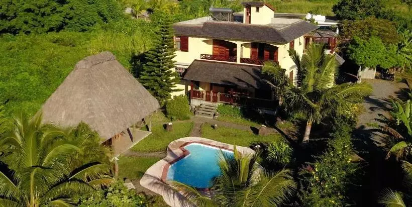 تختخواب و صبحانه La Maison Soleil