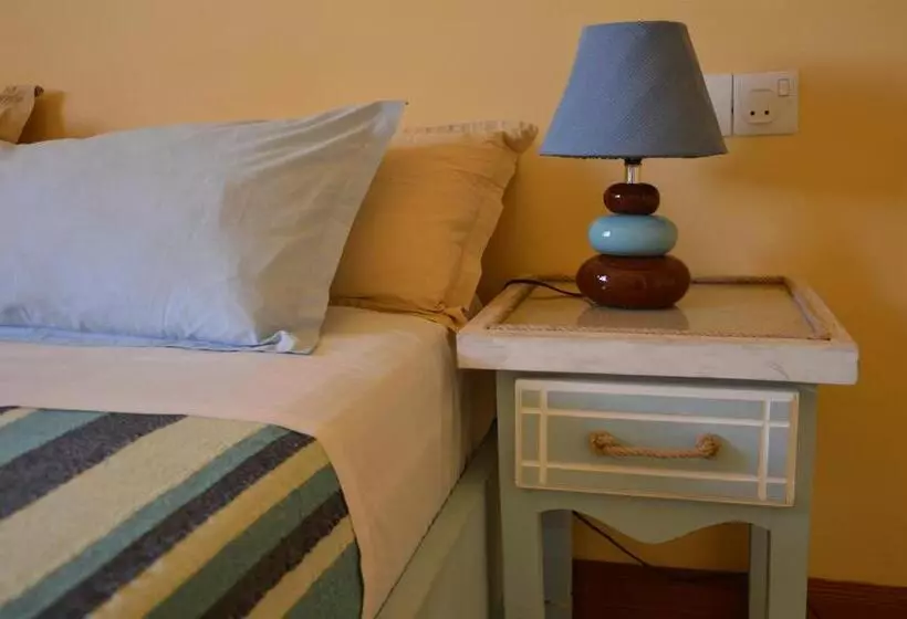 تختخواب و صبحانه La Maison Soleil