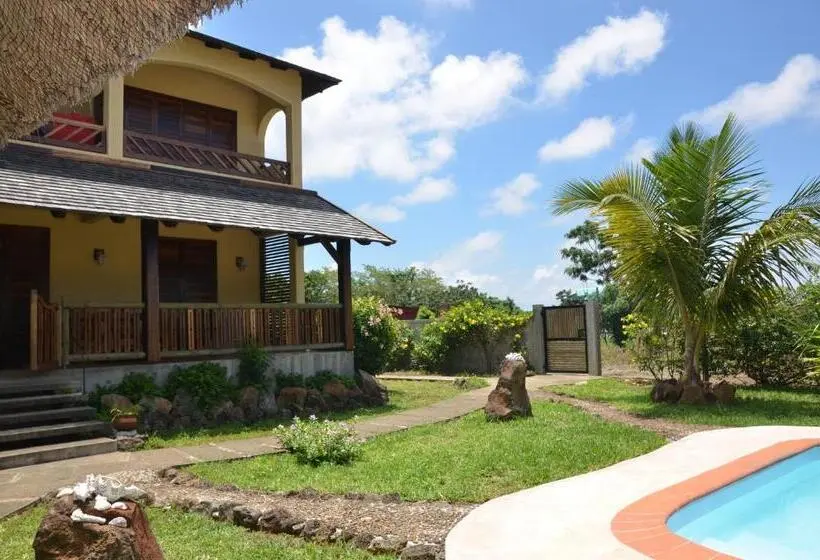 تختخواب و صبحانه La Maison Soleil