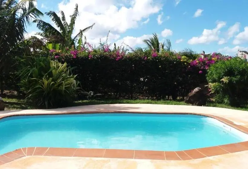 تختخواب و صبحانه La Maison Soleil