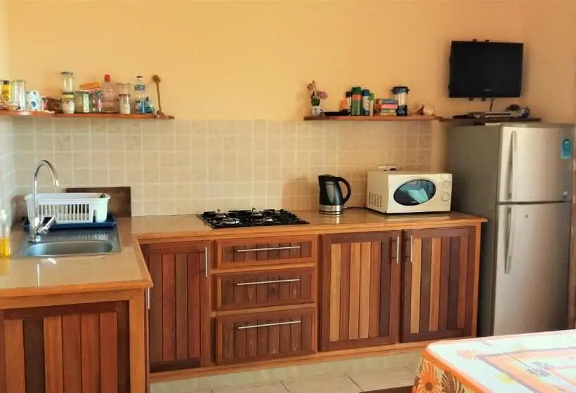 تختخواب و صبحانه La Maison Soleil