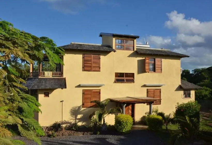 تختخواب و صبحانه La Maison Soleil