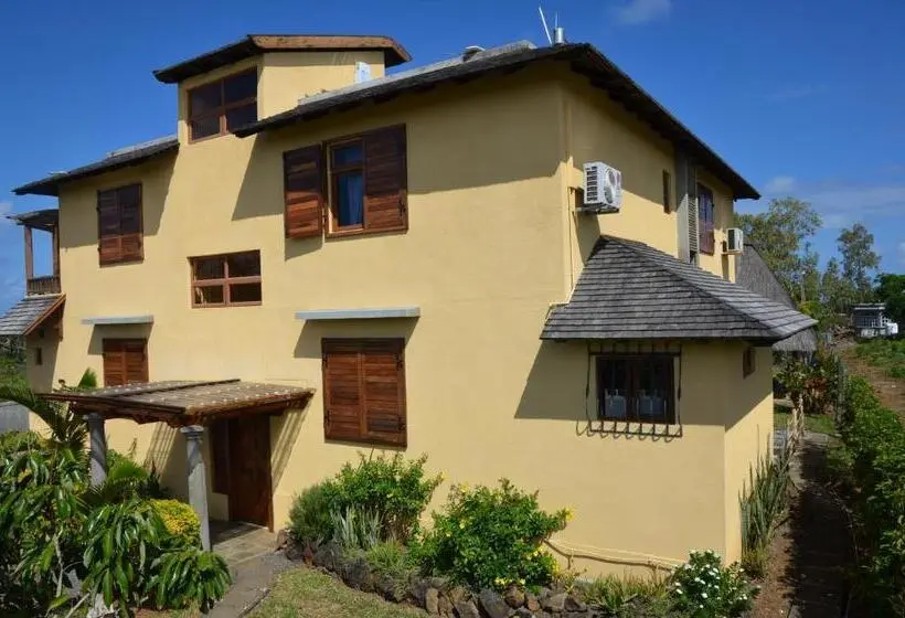 تختخواب و صبحانه La Maison Soleil
