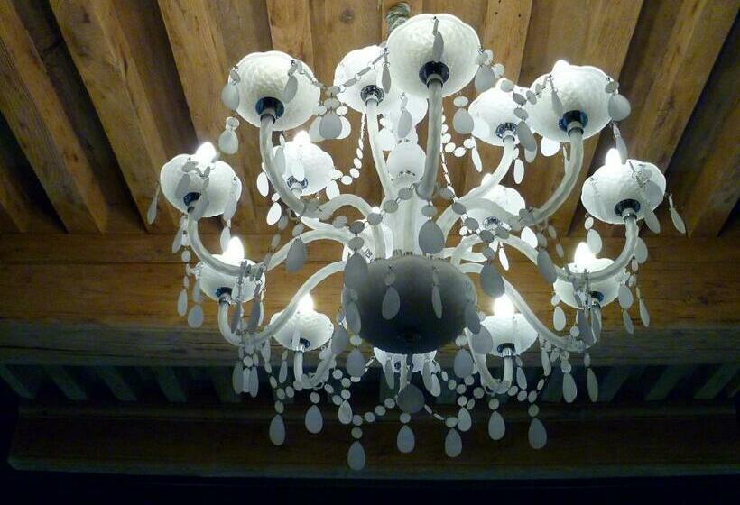 Bed and Breakfast Aux Portes D Honneur