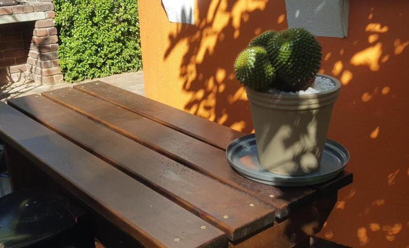 פנסיון Dome Home Accommodation