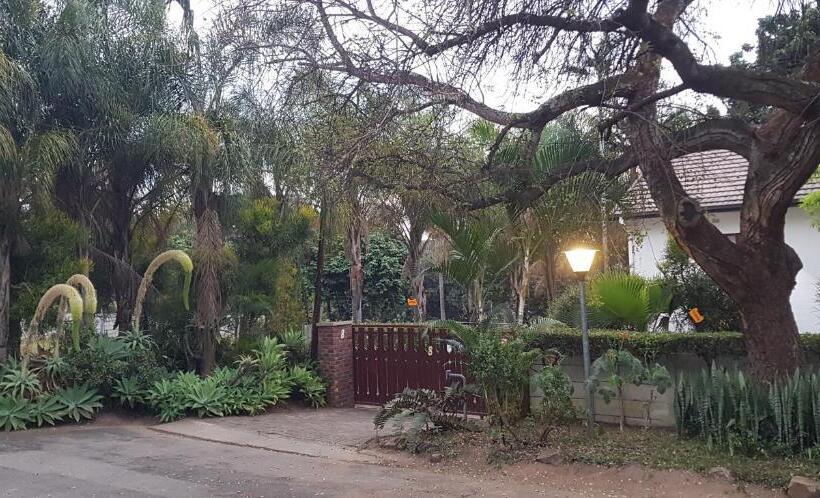 פנסיון Dome Home Accommodation