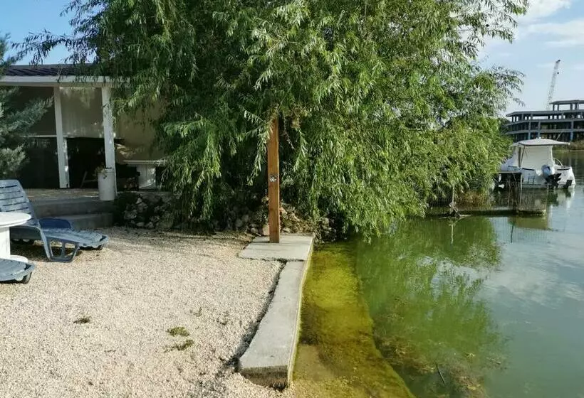 Pensió Vila Zuzette