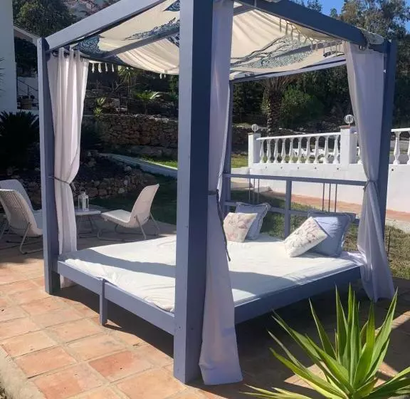 Villa Morera Bed & Breakfast