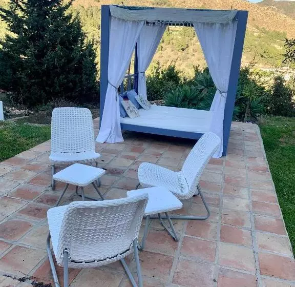 Villa Morera Bed & Breakfast