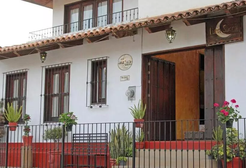 ユースホステル Meson Luna Sacra