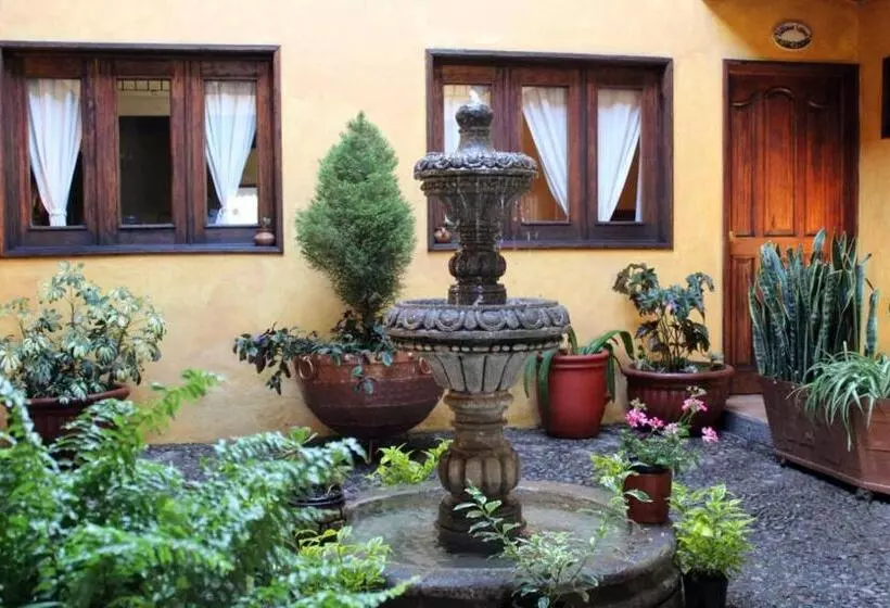 ユースホステル Meson Luna Sacra