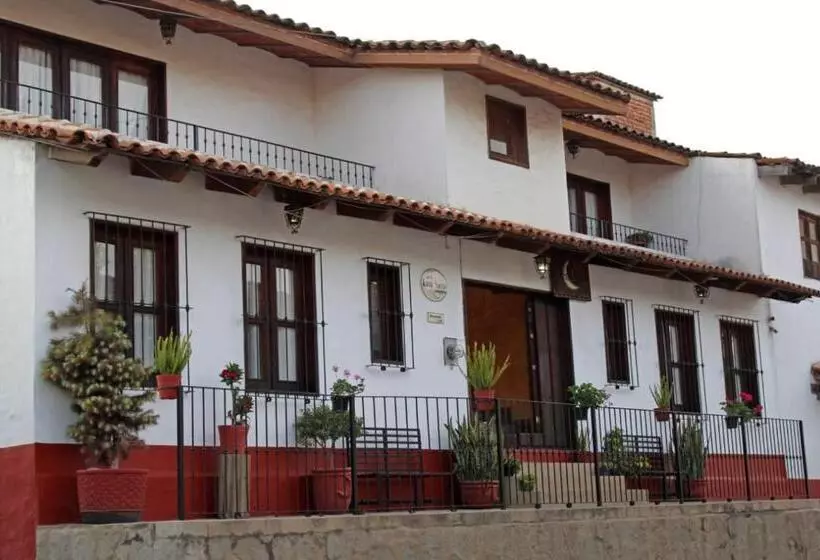 ユースホステル Meson Luna Sacra