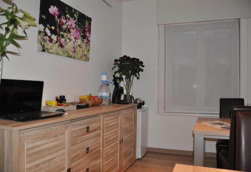 تختخواب و صبحانه Het Houten Paard