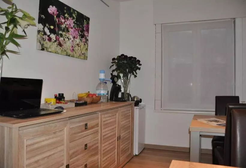 تختخواب و صبحانه Het Houten Paard
