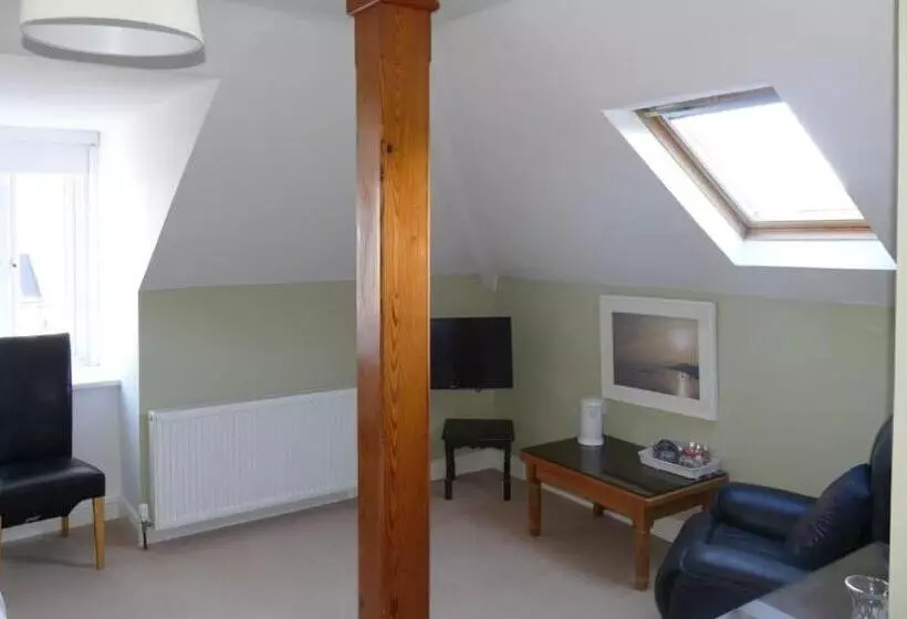 Aamiaismajoitus (B&B) Avonmore House   Room Only Accommodation