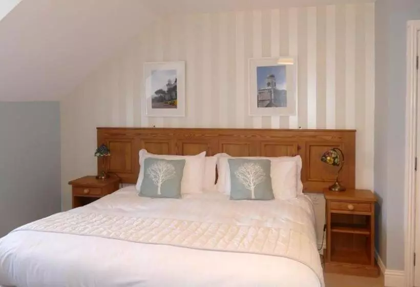 Aamiaismajoitus (B&B) Avonmore House   Room Only Accommodation