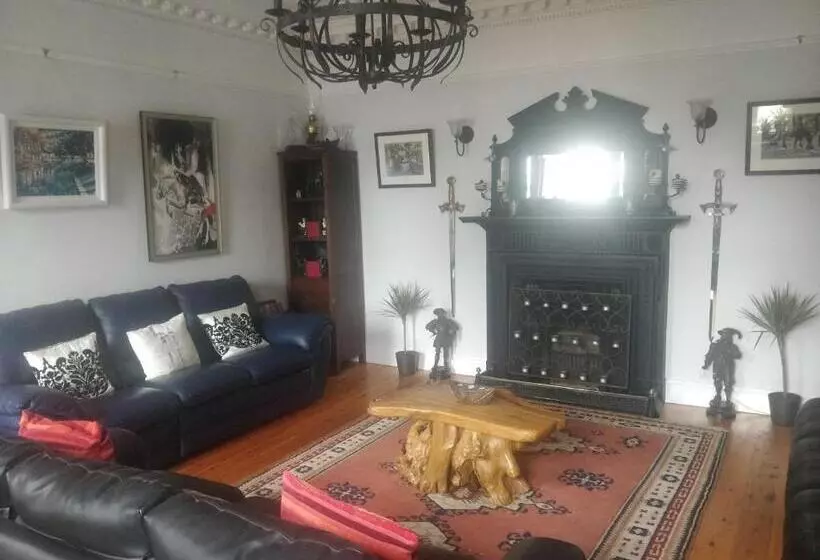 Aamiaismajoitus (B&B) Avonmore House   Room Only Accommodation