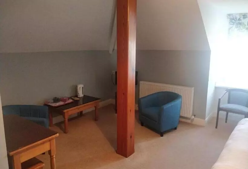 Aamiaismajoitus (B&B) Avonmore House   Room Only Accommodation