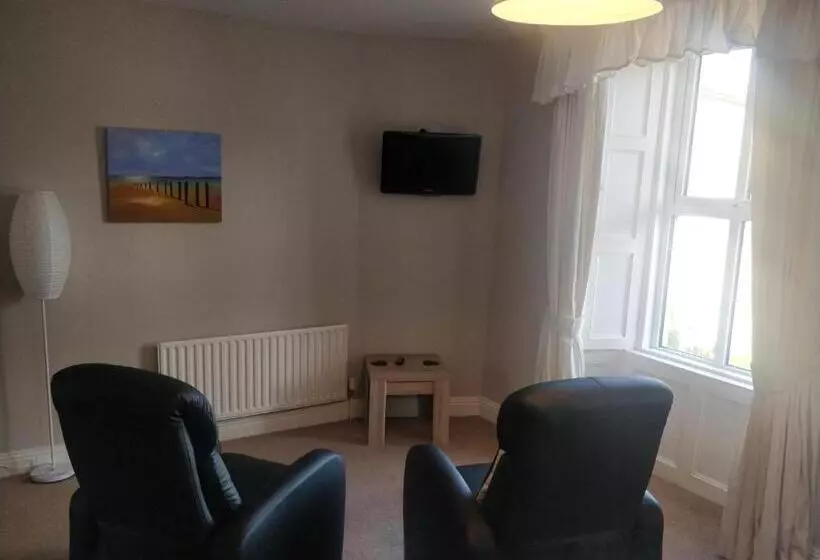 Aamiaismajoitus (B&B) Avonmore House   Room Only Accommodation