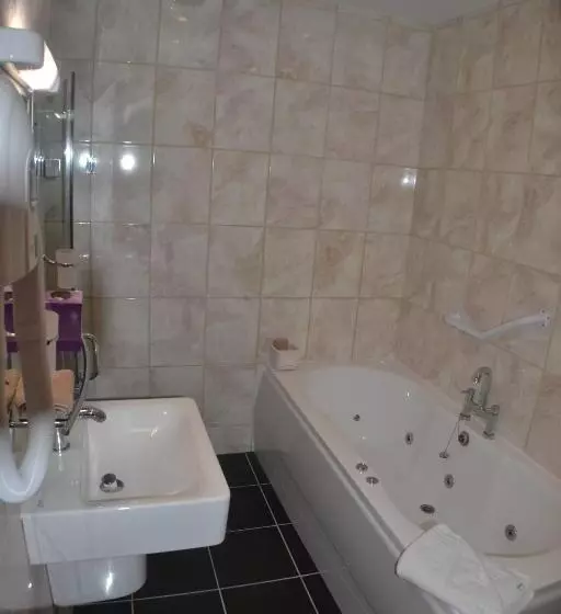 Aamiaismajoitus (B&B) Avonmore House   Room Only Accommodation