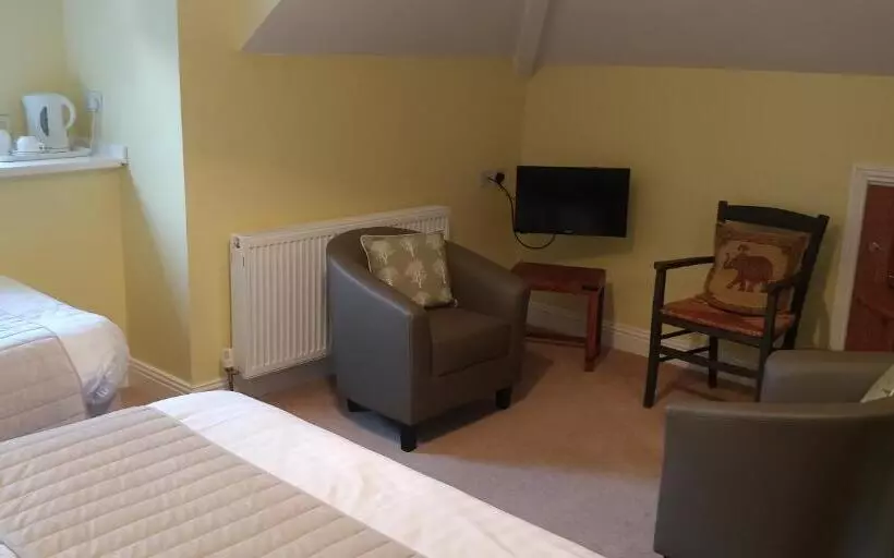 Aamiaismajoitus (B&B) Avonmore House   Room Only Accommodation