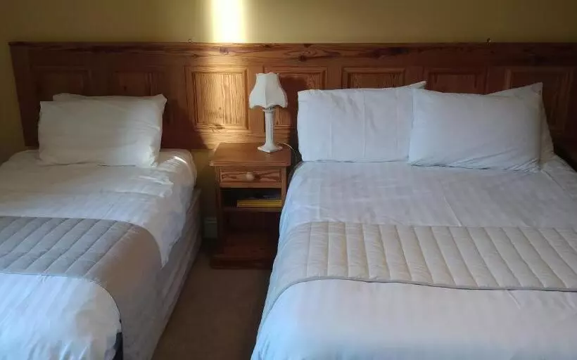 Aamiaismajoitus (B&B) Avonmore House   Room Only Accommodation