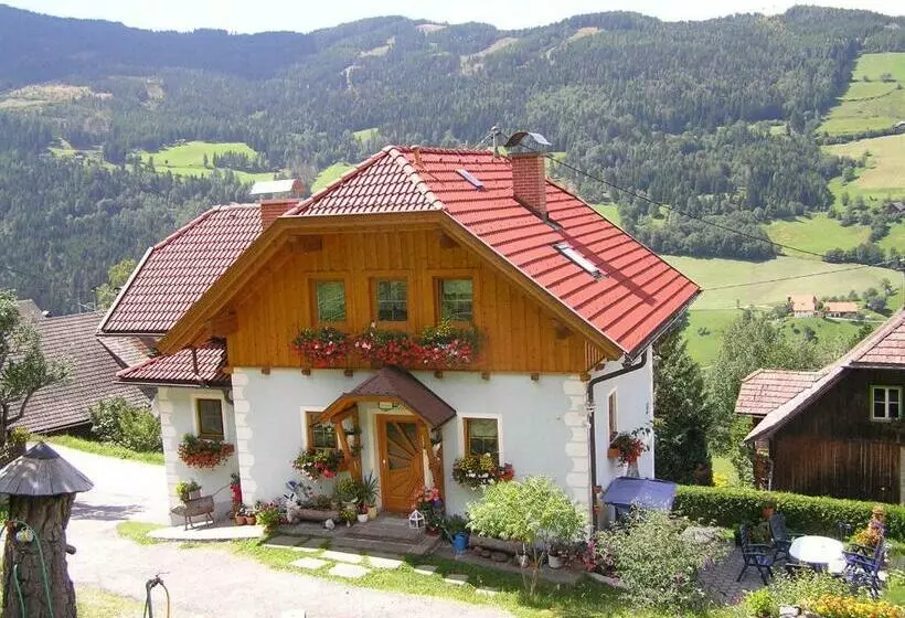Hotelli Ferienhaus Pirker