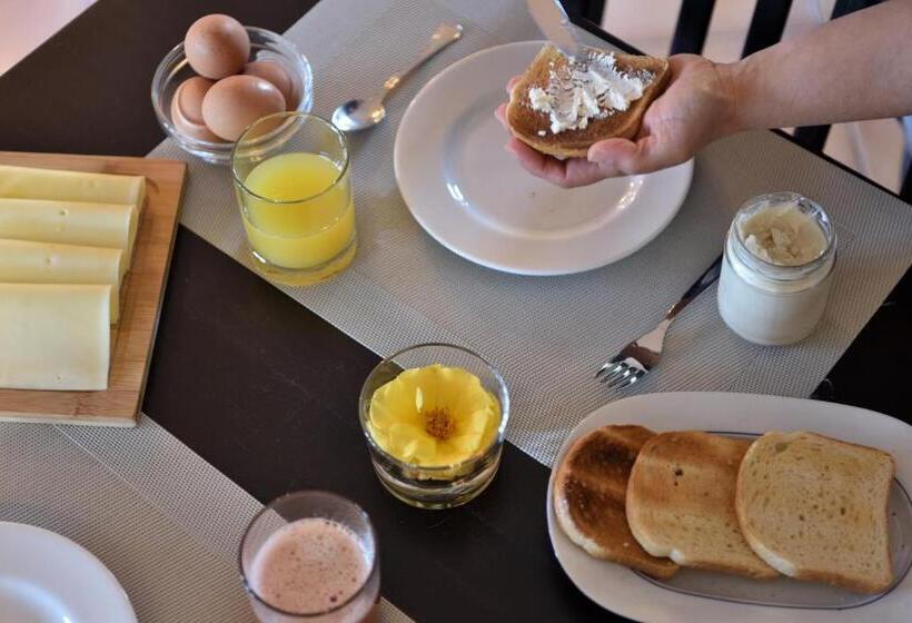 پانسیون La Tortorella Room & Apartment