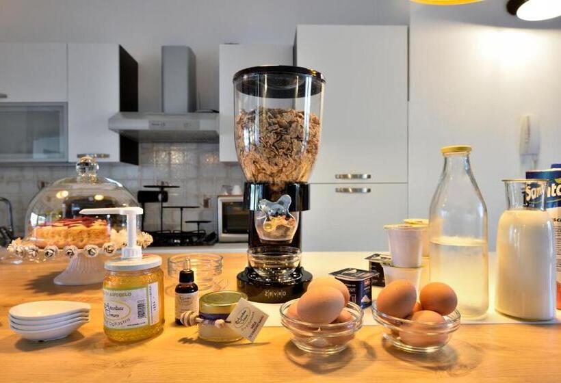 پانسیون La Tortorella Room & Apartment