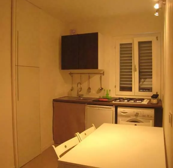تختخواب و صبحانه Rinathos Guesthouse